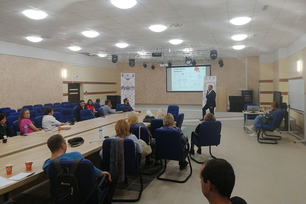 <p>Центр НТИ СПбПУ провел в Калининграде форсайт-сессию на тему развития инженерного образования в регионах</p>