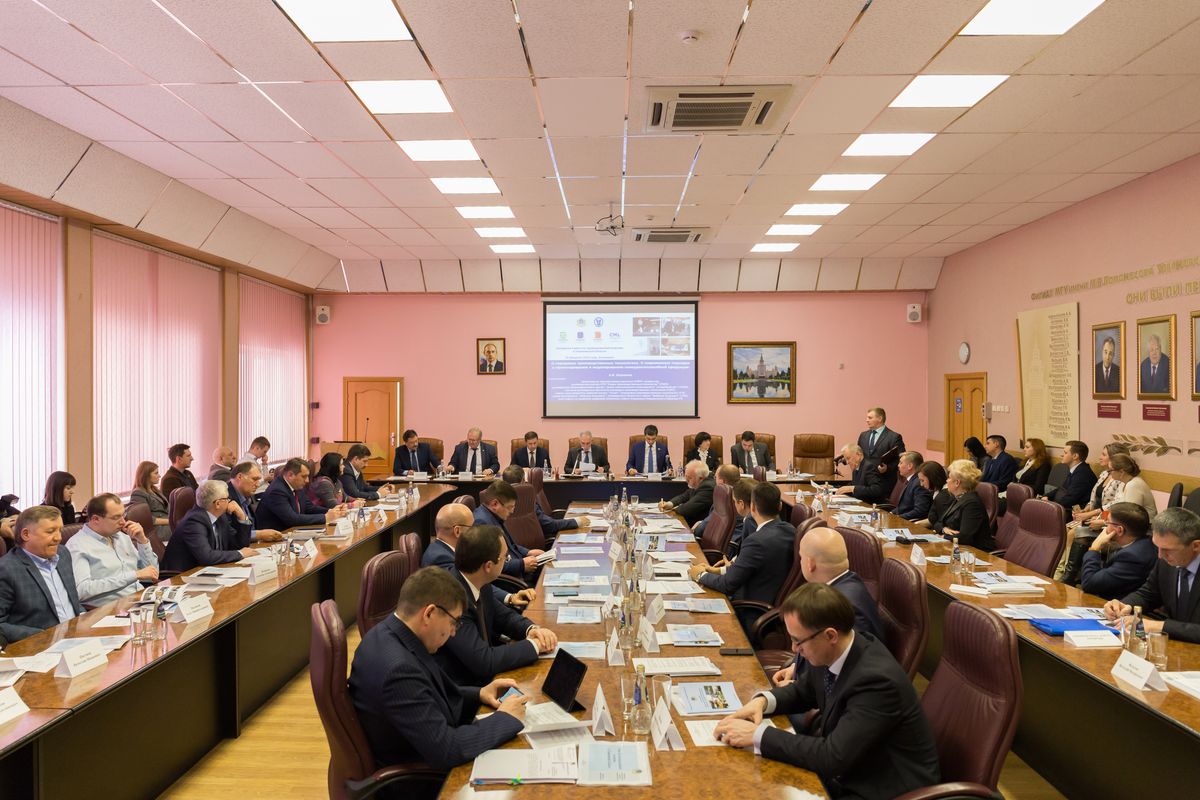<p>Алексей Боровков выступил с докладом на заседании Совета по промышленной политике в Ульяновской области</p>