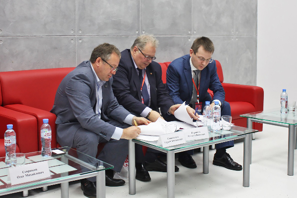 Подписание соглашения о сотрудничестве ИППТ СПбПУ, ГК CompMechLab и технопарка "Калибр"