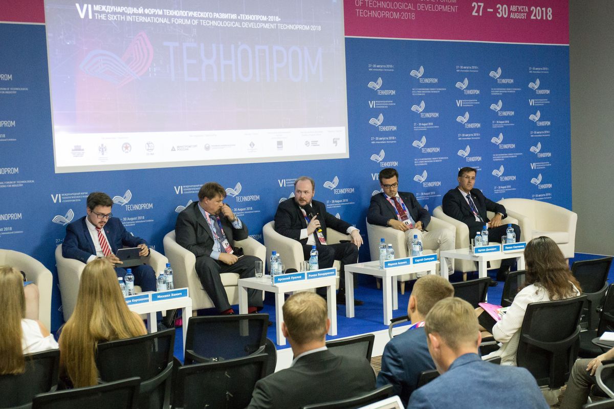 <p>Технопром-2018: сессия «Российские платформенные решения для цифровой экономики: кадры и образование»</p>