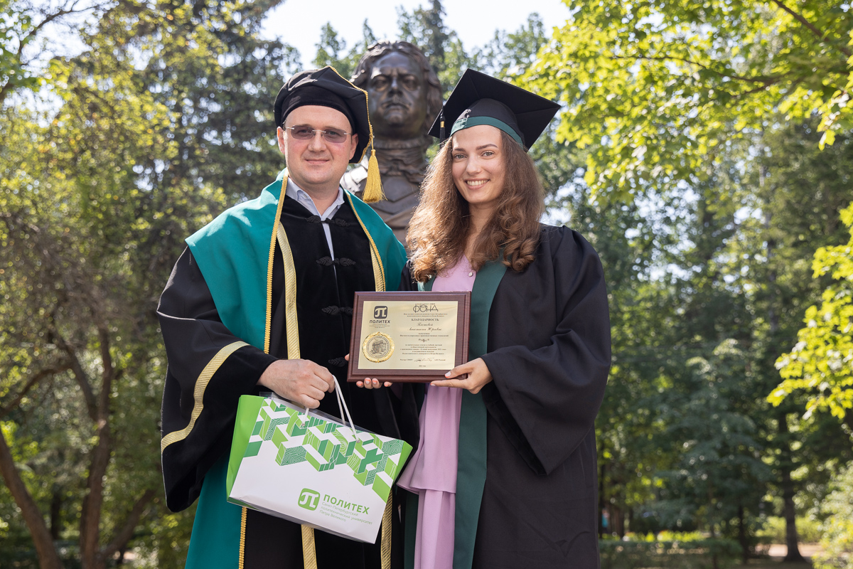 Выпускница Высшей школы технологического предпринимательства Анастасия Пестова награждена медалью и «золотым» дипломом Политеха