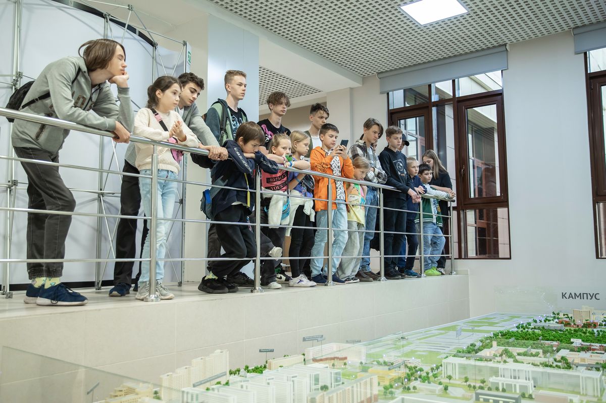 В Передовой инженерной школе СПбПУ «Цифровой инжиниринг» прошла еще одна экскурсия для школьников